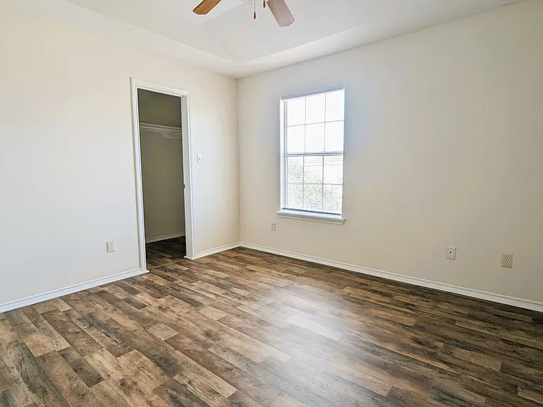 813 W Arroyo Park Ln #B — Photo 6
