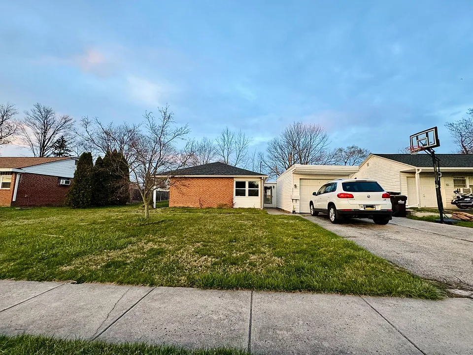 221 Brookside Rd