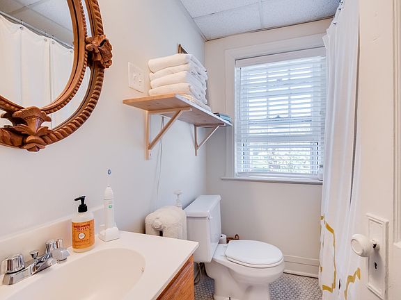 5th image of 4201 Locust St #304