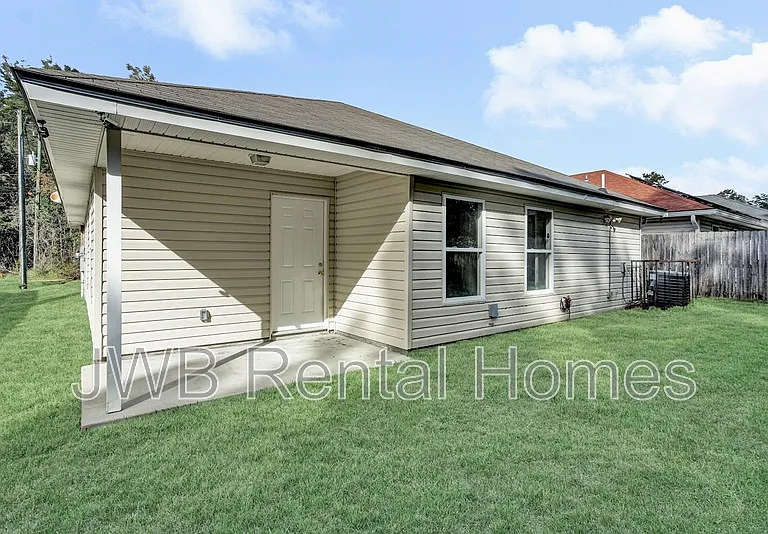 8518 Maple St — Photo 11