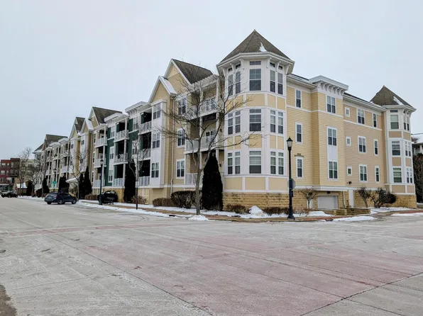 1335 11th AVENUE #105, Grafton, WI 53024