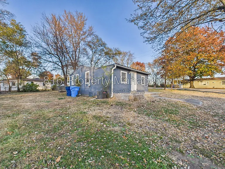 126 S Village Ter — Photo 4