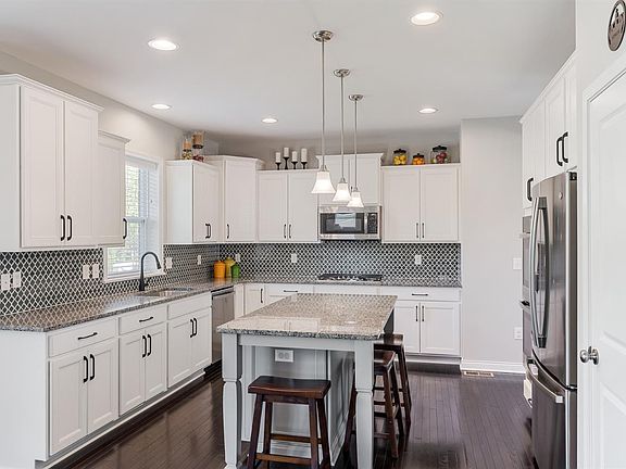 5th image of 728 Harper Ln