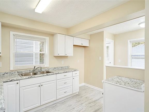 5th image of 965 Whitby Rd