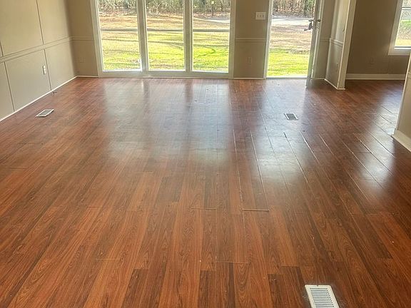 2nd image of 3955 Linwood Ave
