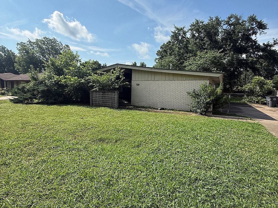 1st image of 1928 E 55th Pl