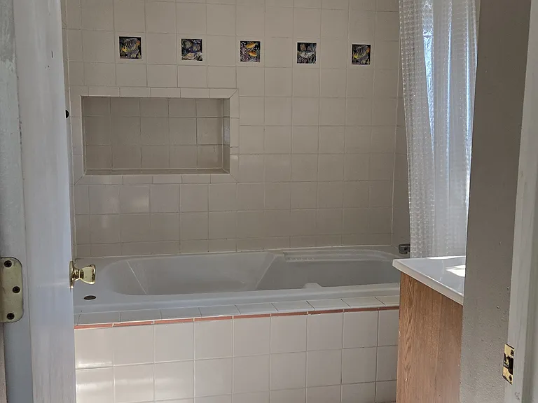 Primary Suite Full Bath with Whirlpool Tub