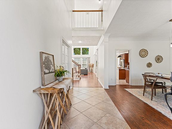 4th image of 1726 Summergate Dr