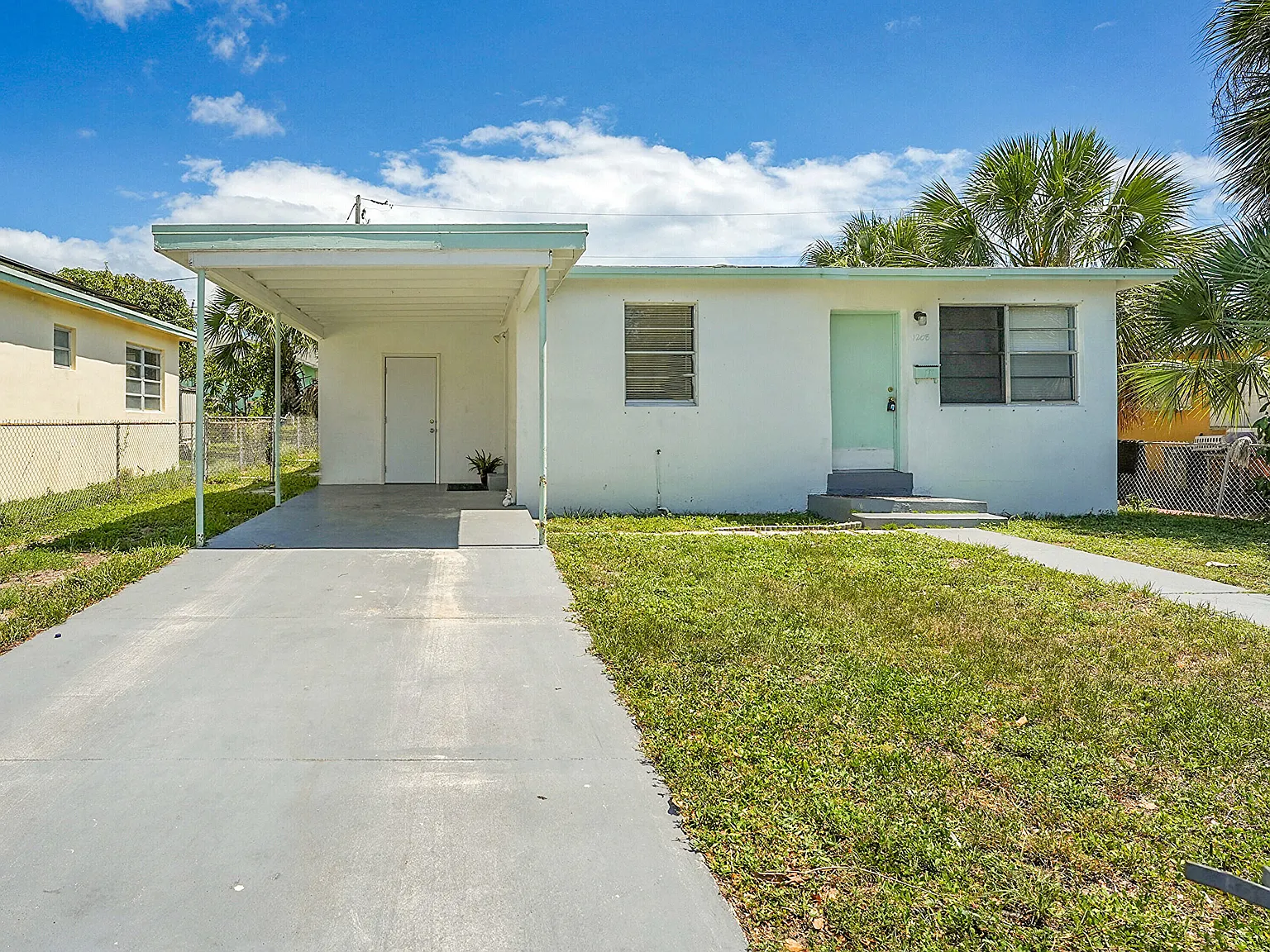 2 bed, 1.0 bath, 800 sqft, $1,900 — Photo 2