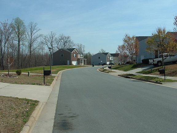 4th image of 809 Redland Dr