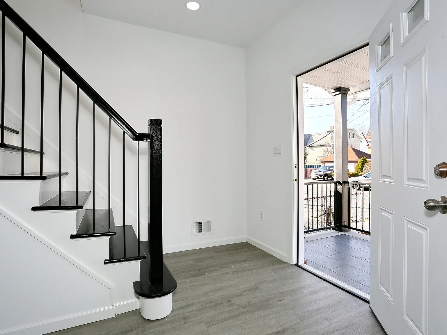 5 bed, 3.5 bath, $4,700 — Photo 3