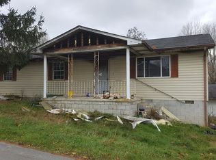 105 Noble St, Oak Hill, WV 25901