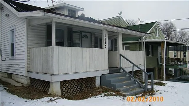 1113 Larchmont Ave photo 1