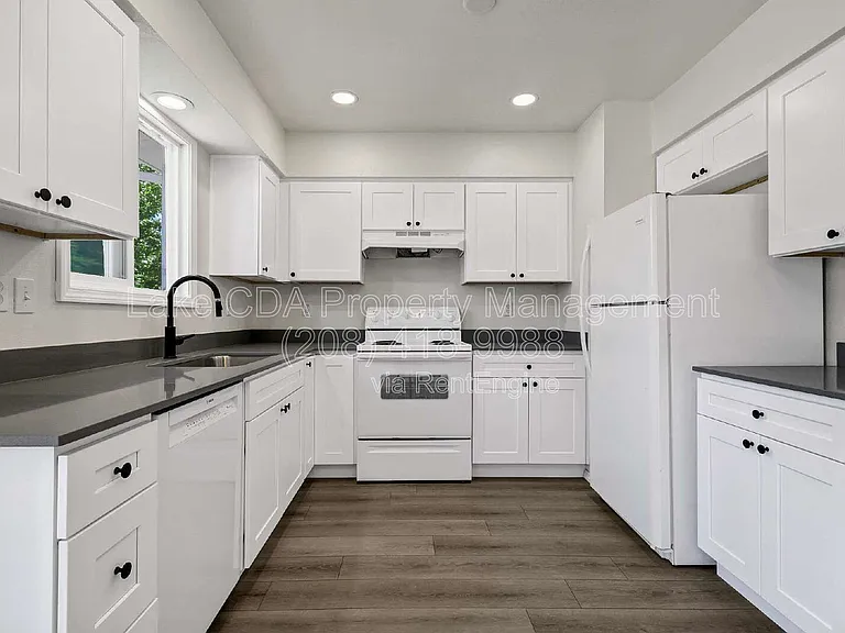 906 N 2nd St — Photo 7