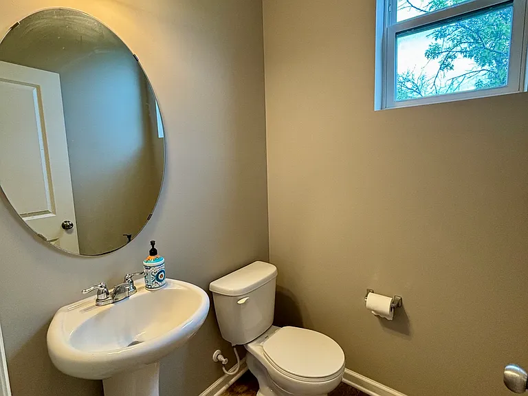 5176 Hampton St NE — Photo 8