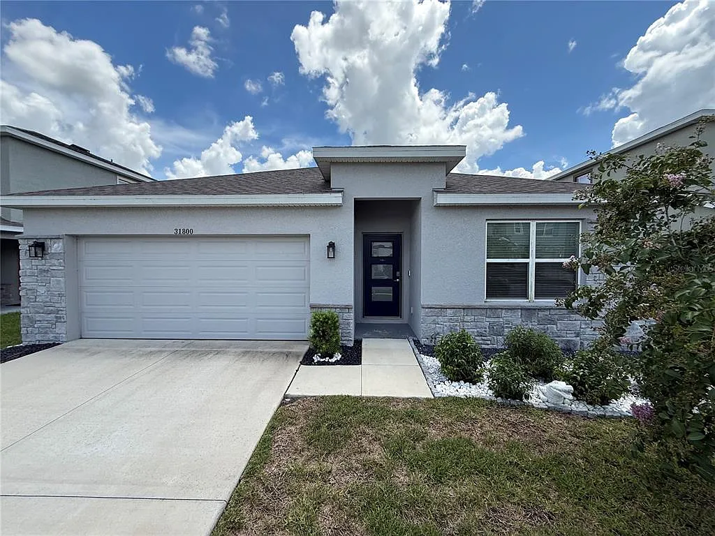 4 bed, 2.0 bath, 1828 sqft, $2,975 — Photo 1