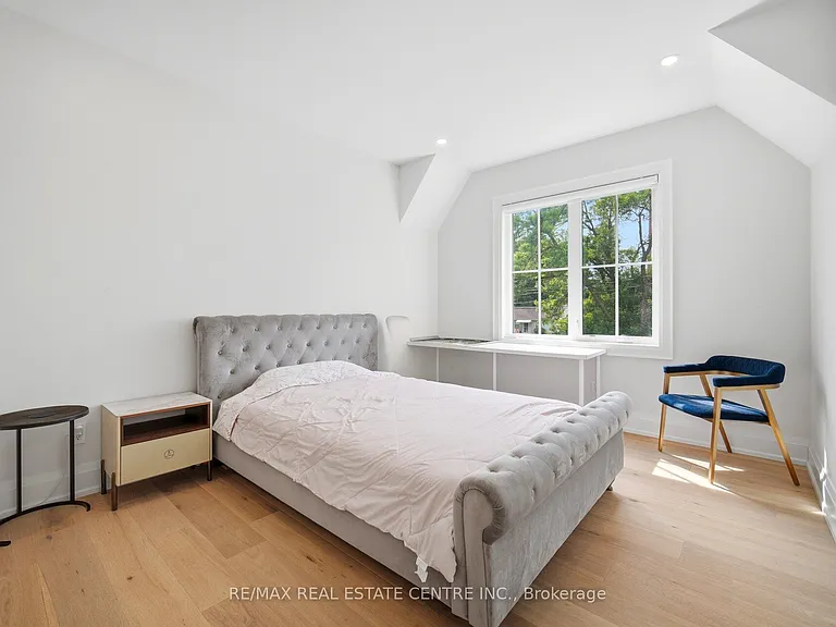 2450 Rebecca St — Photo 29