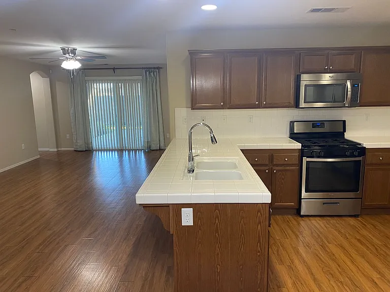432 Edgewater St — Photo 7
