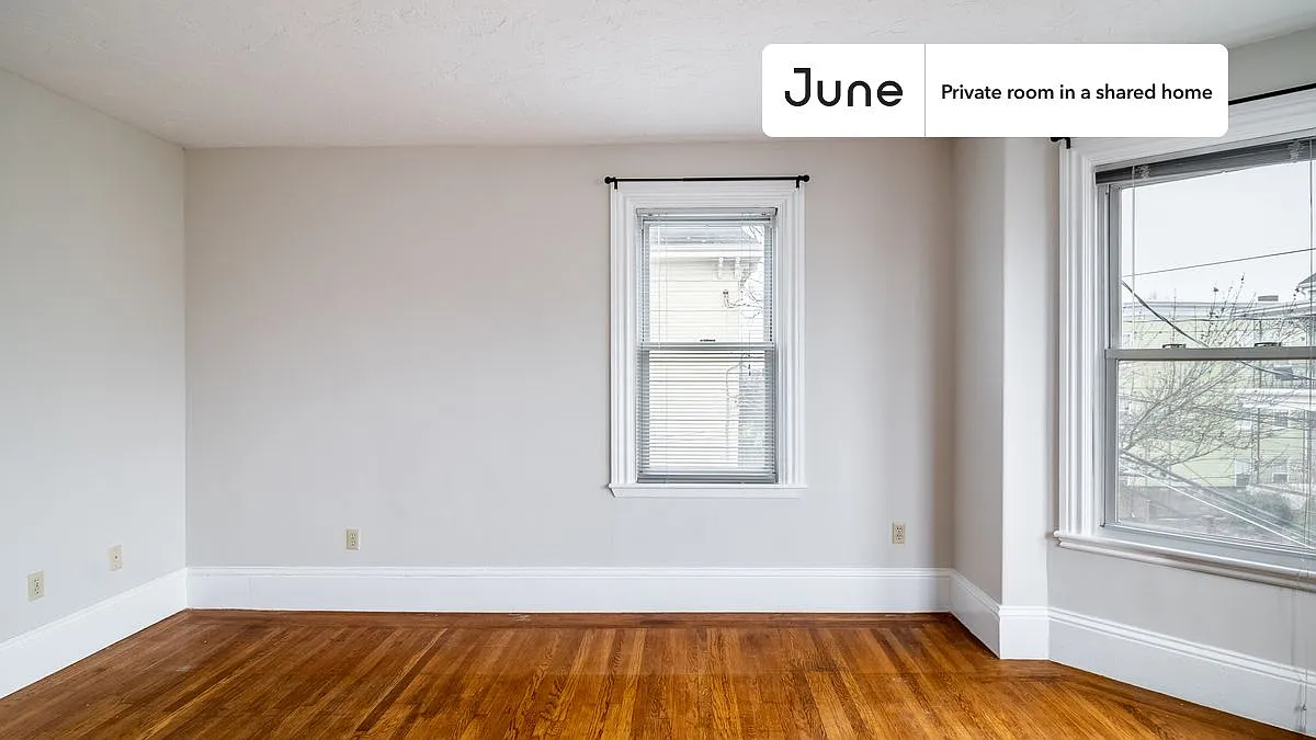 Queen bedroom in 3 bed/1 bath home in Somerville #1668 A — Photo 3