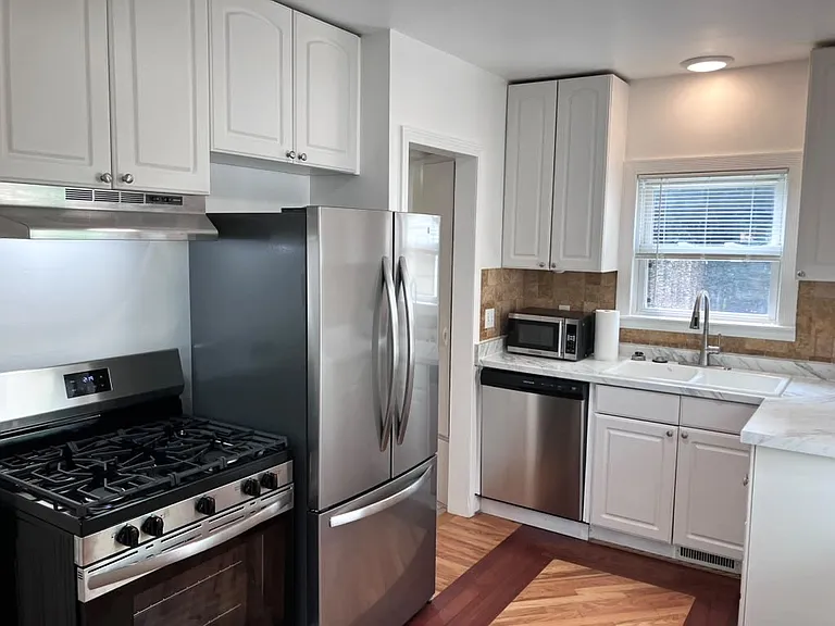 8072 Superior Ave — Photo 10