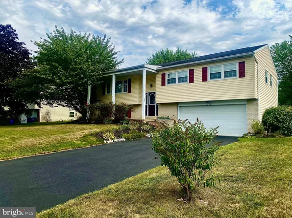 112 Cumberland Dr, Carlisle, PA 17013
