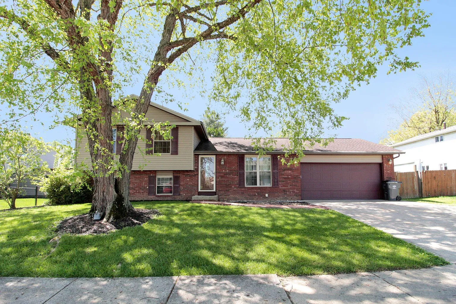 8217 Glencrest Dr photo 1