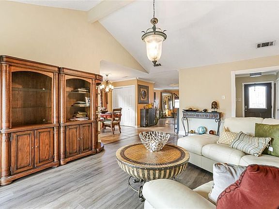 5th image of 4013 N Dells St