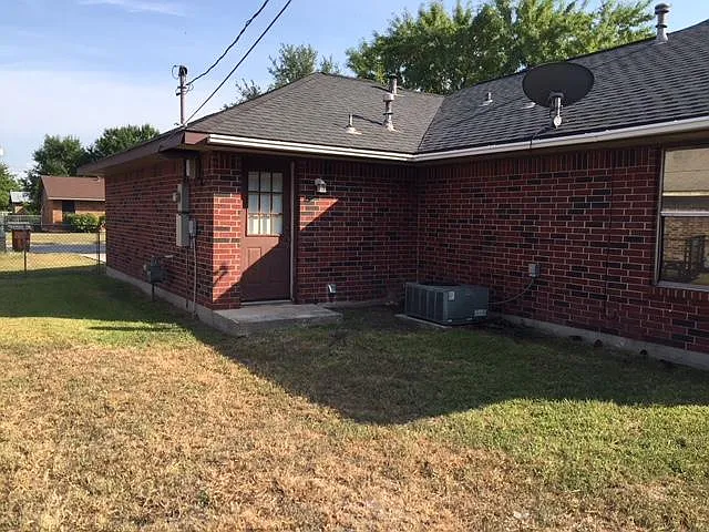 1309 Monte Vista Dr — Photo 3