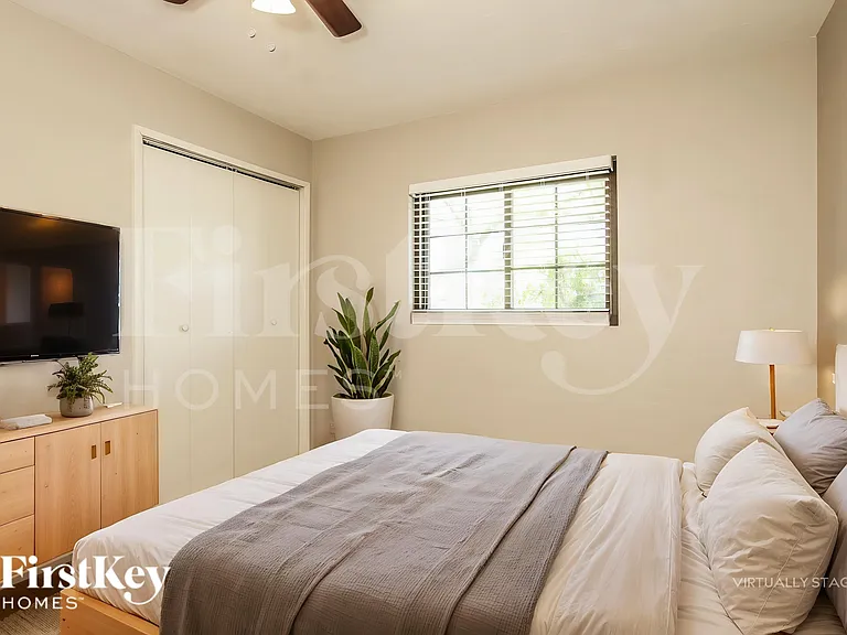 2311 W Maryland Ave — Photo 14
