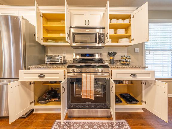 Fully Stocked gourmet Kitchen