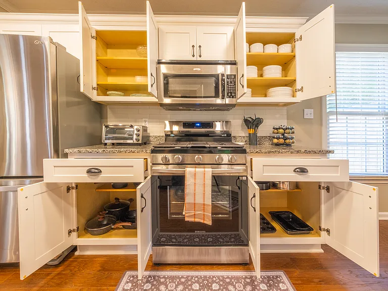 Fully Stocked gourmet Kitchen