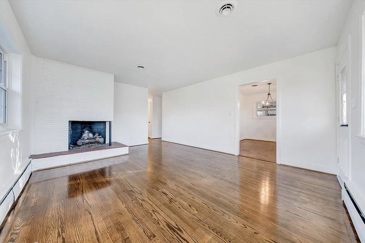 3 bed, 2.0 bath, 1500 sqft, $2,099 — Photo 3