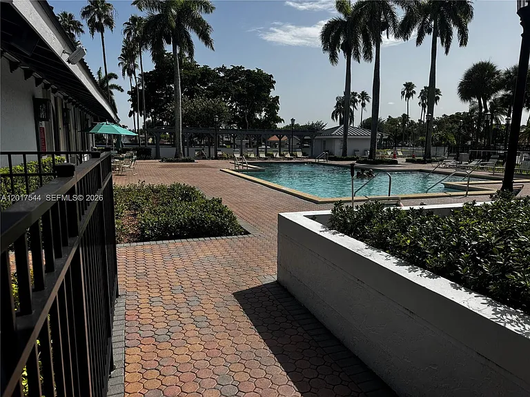 6532 NW 170th Ter — Photo 37