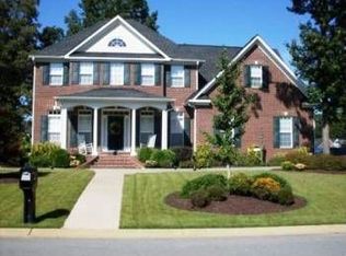1135 Masterpiece Dr, Hope Mills, NC 28348