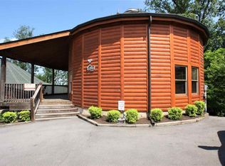 1082 Towering Oaks Dr, Sevierville, TN 37876