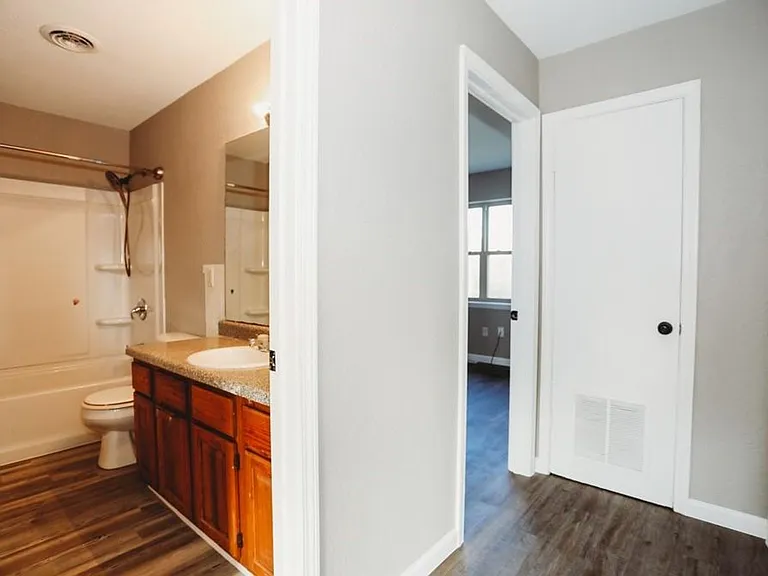 494 N Main St #B — Photo 15