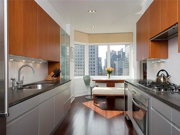 3rd image of 300 E 55th St #Res-30b