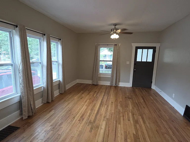 255 N Elizabeth Ave — Photo 12