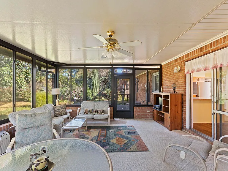 1115 Gardendale Dr — Photo 36