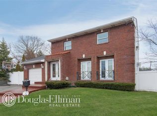 4 Dorothy Ct, Farmingdale, NY 11735