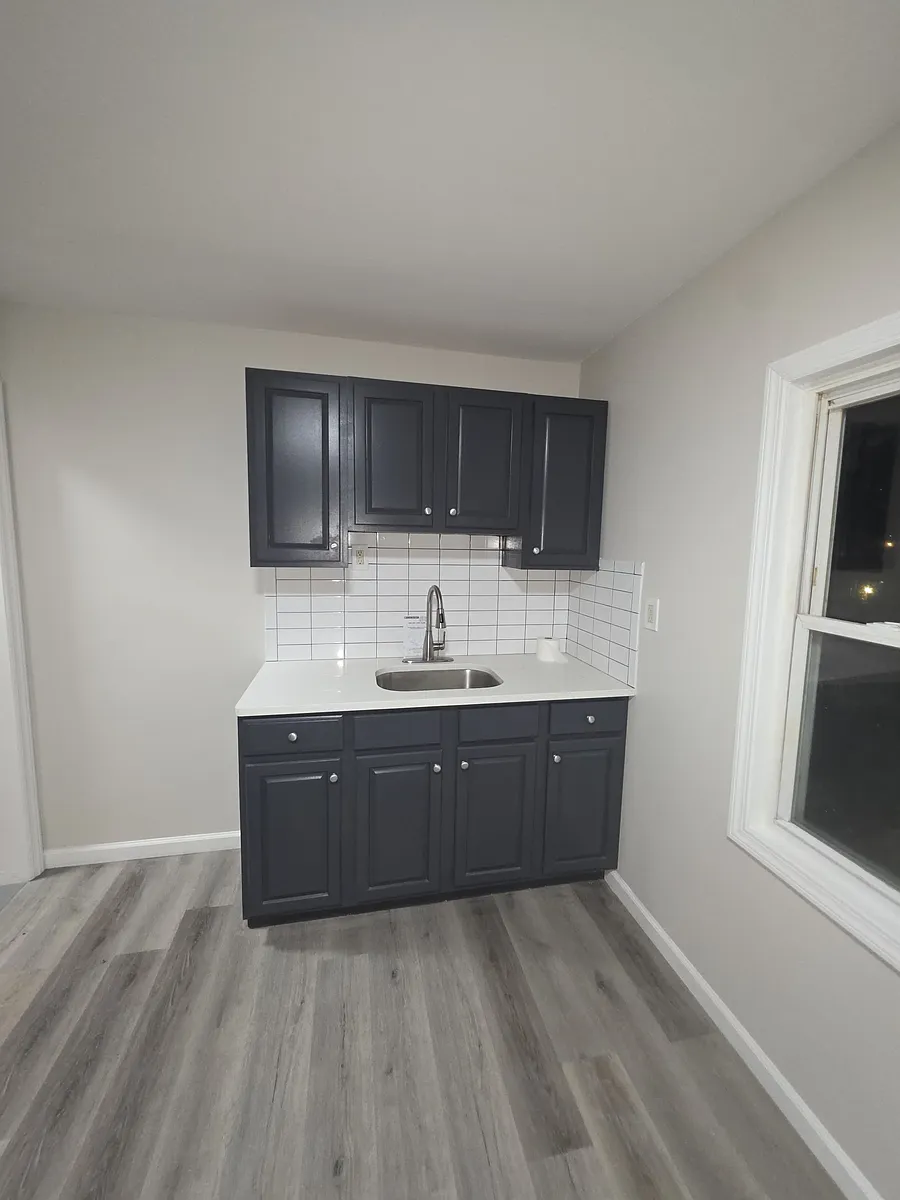 Building Photo - 10-12 Netherwood Pl #2