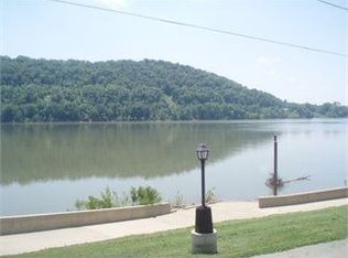 23 W Front St, Manchester, OH 45144