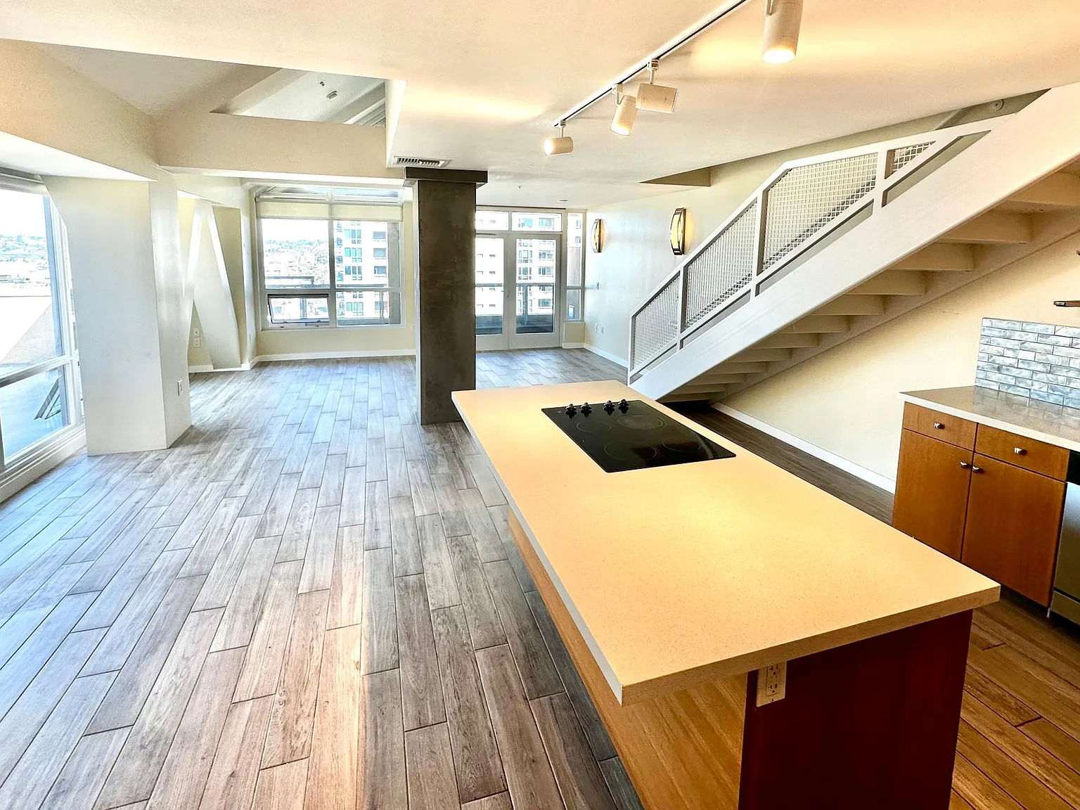 350 W Ash St — Photo 3