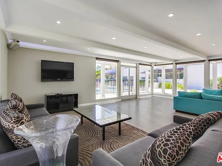 7250 Franklin Ave #1207 — Photo 9