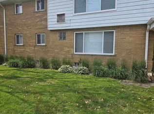 20812 Littlestone Rd, Harper Woods, MI 48225