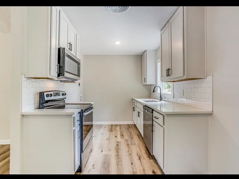 1139 E Crowley St — Photo 4