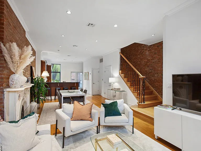 2107 5th Ave #TWNH — Photo 3