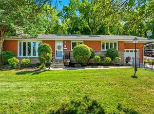 894 Bishop Pl, Hamilton, ON L9G3E5