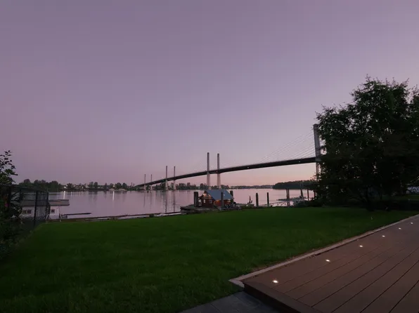 20126 Wharf St, Maple Ridge, BC V2X 1A1