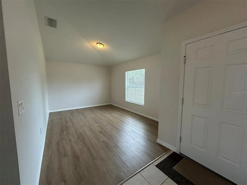 3 bed, 2.0 bath, 1840 sqft, $1,875 — Photo 3
